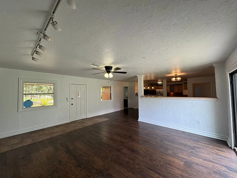 715 E Plymouth Ave — Photo 4