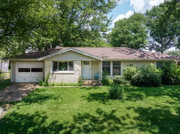 325 W Poplar St, Heyworth, IL 61745