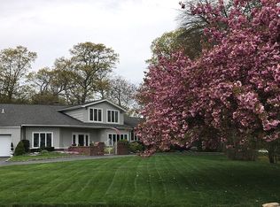 5 Dove Ln, Bay Shore, NY