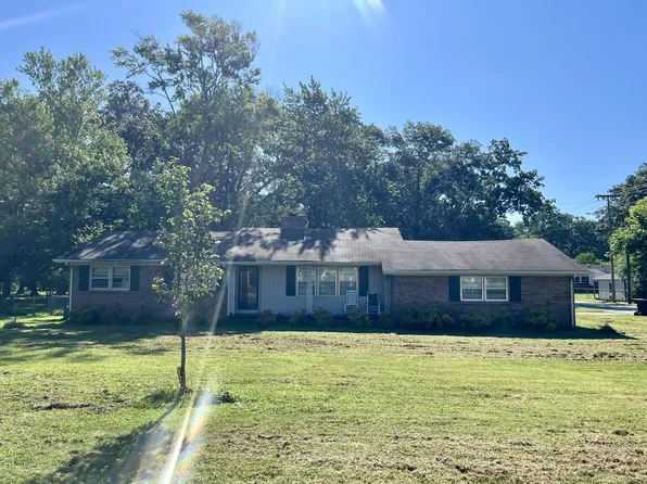 213 Greenfield Ave, Tullahoma, TN 37388