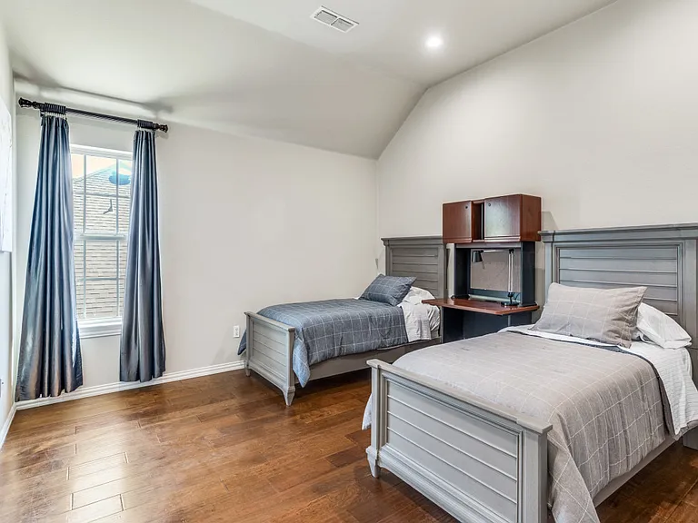 7110 Waterbury Dr — Photo 10