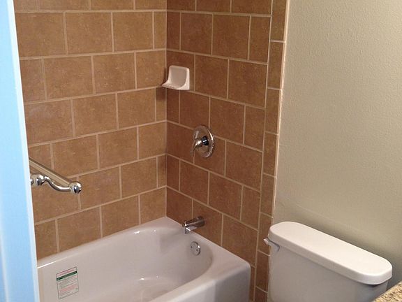 5th image of 4102 Rosemont Ave #E