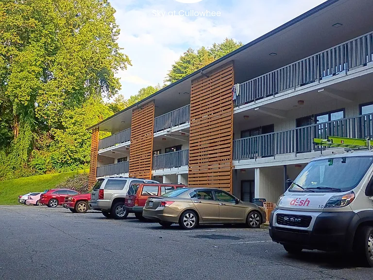 Sky at Cullowhee - Modern Living! - 50 % off First month — Photo 9
