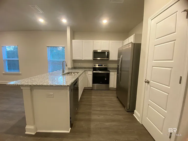 6685 Spaniel Dr — Photo 3