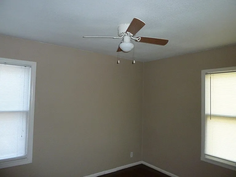 1006 Ronald Dr — Photo 9