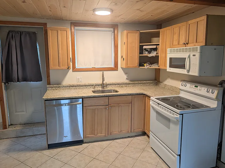 Camelot Shore Dr — Photo 2