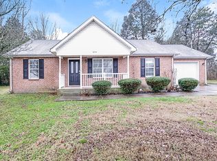 1115 Grove Mill Dr, La Vergne, TN 37086