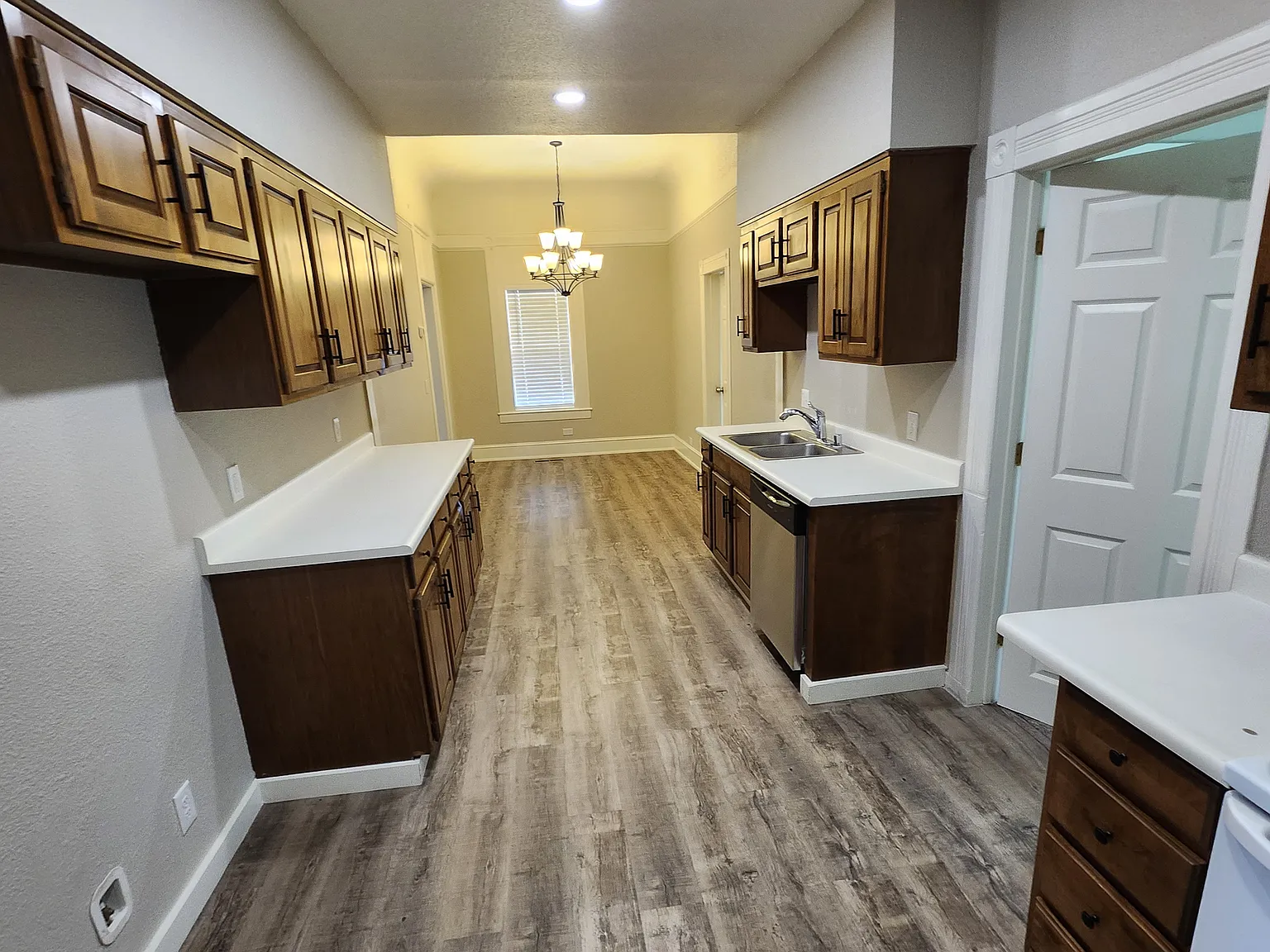 3 bed, 1250 sqft, $2,000 — Photo 4