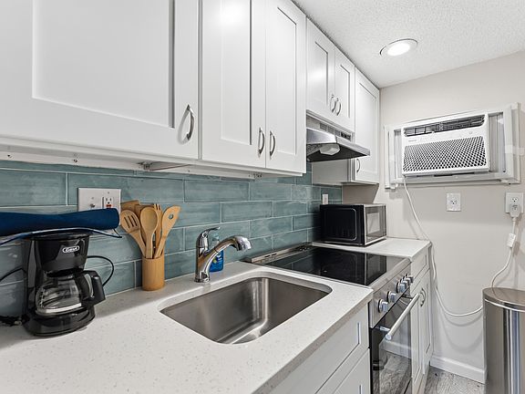 3rd image of 308 E Wildwood Ave Unit 202