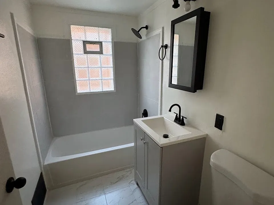 6518-6520 W Hampton Ave #2