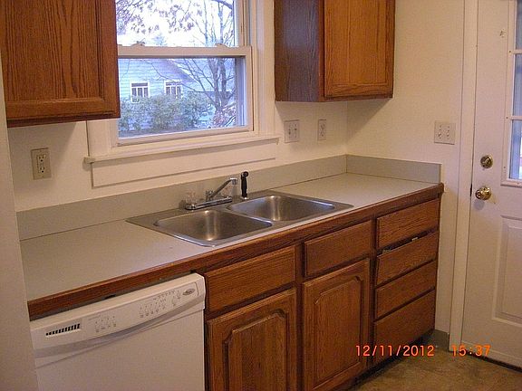 3rd image of 696 Sanford Ave