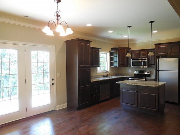 2nd image of 409 Coldwater Dr