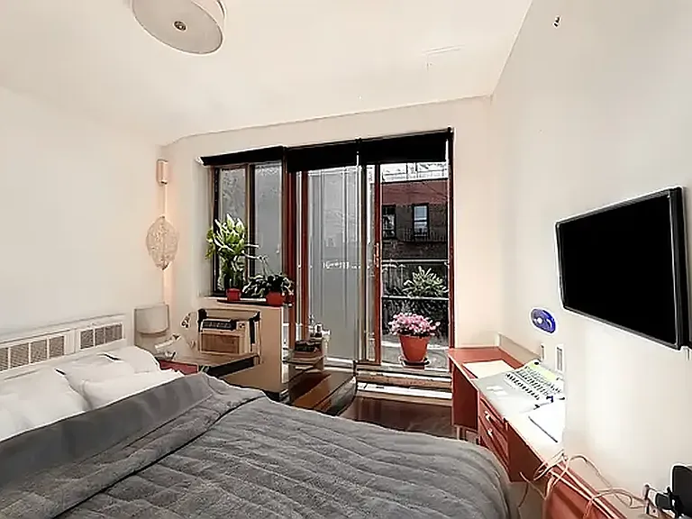 212 E 10th St #5B — Photo 7