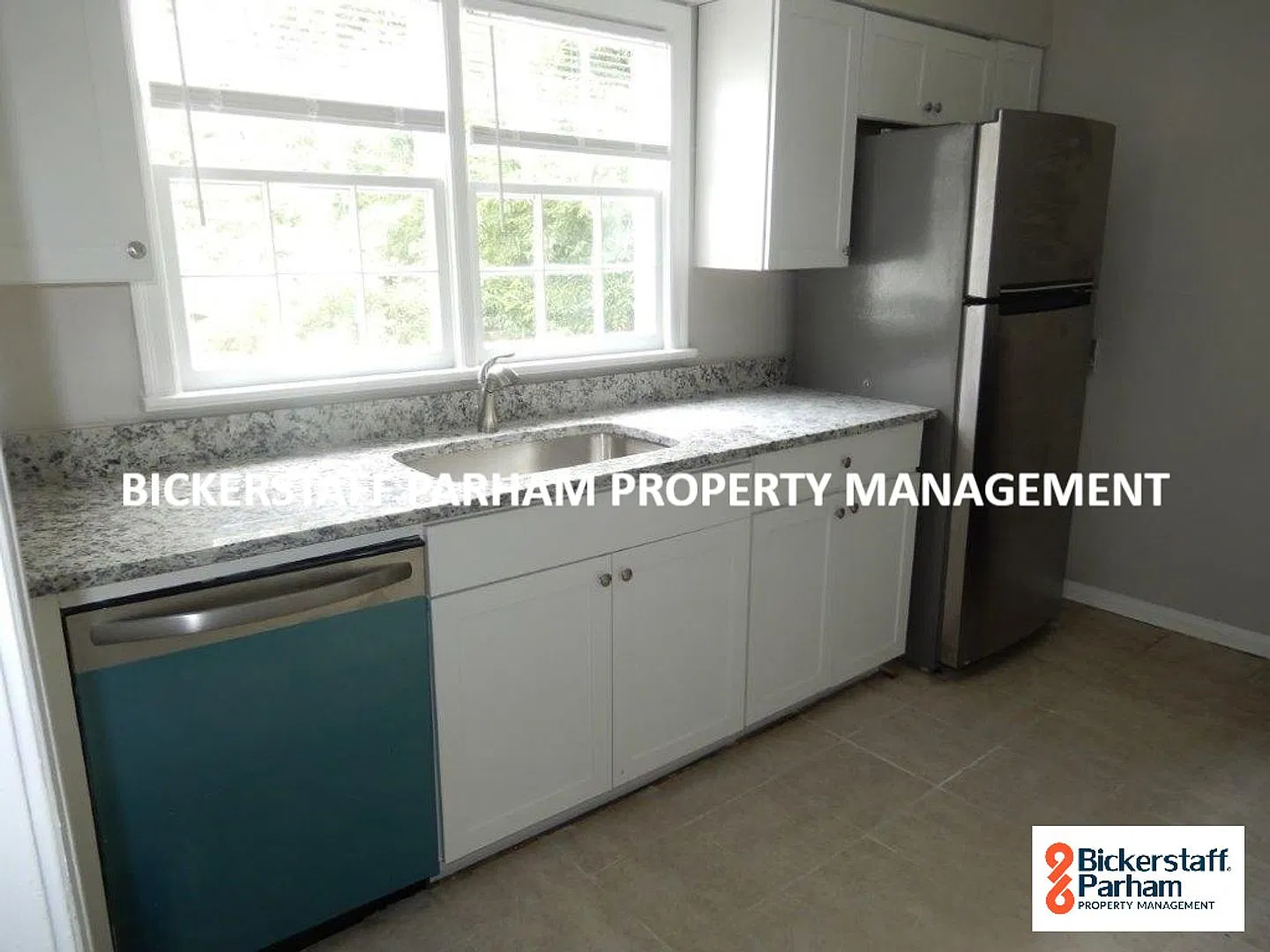 Charming Brick House, Located off of Warm Springs road!! — Photo 2