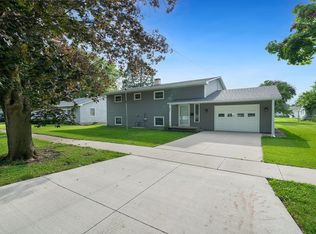 902 S 3rd St, Oregon, IL 61061