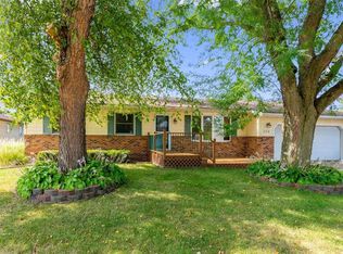 150 N 14th Ave, Hiawatha, IA 52233