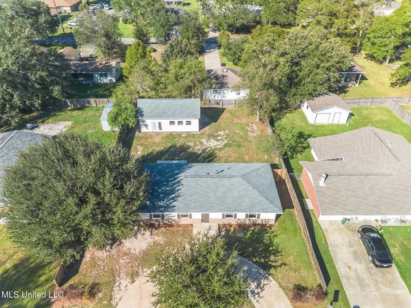 1114 Leigh St, Long Beach, MS 39560