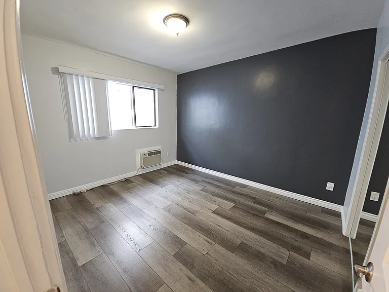 5843 Willoughby Ave #6 — Photo 9