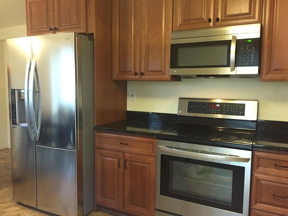 2nd image of 130 Adams Ct