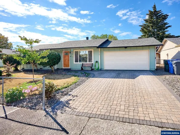 4758 Castle Dr NE, Salem, OR 97301