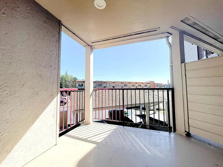 9910 NE 119th St #202 — Photo 12