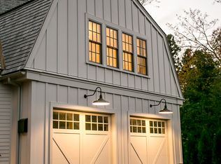 211 Eustis Ave, Newport, RI 02840