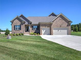 8205 Fortana Ct, Kernersville, NC 27284