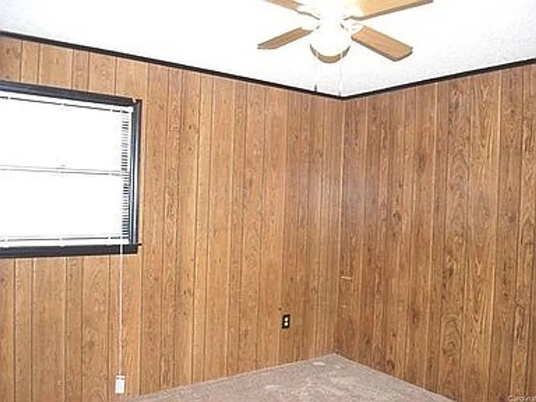 705 Mapleleaf Ln — Photo 3