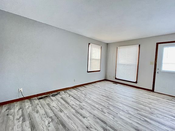 3rd image of 117 Glenwood Dr