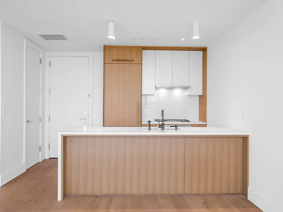 22-18 Jackson Ave #511