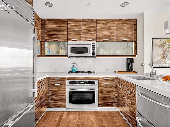 4th image of 225 E 34th St APT 12C