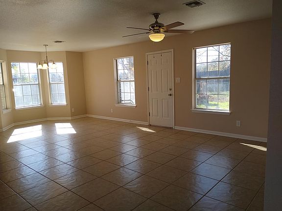 5th image of 626 Dawn Ln
