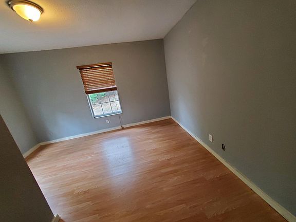 5th image of 1531 W Kings Hwy