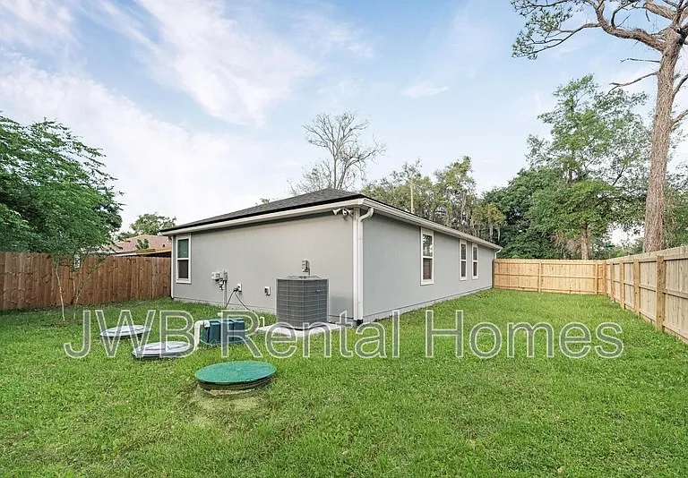8704 7th Ave — Photo 16