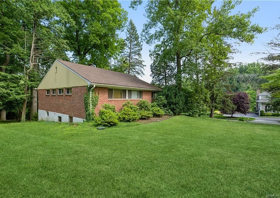 1st image of 120 Lakeshore Dr N