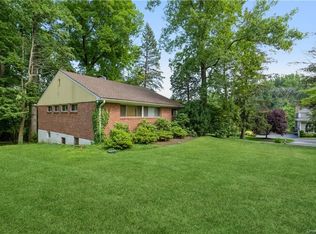 120 Lakeshore Dr N, Eastchester, NY 10709