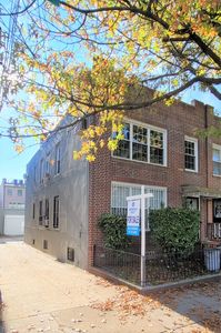 2227 23rd St, Long Island City, NY, 11105