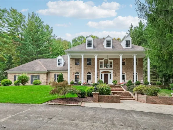 654 Pine Point Dr, Akron, OH 44333