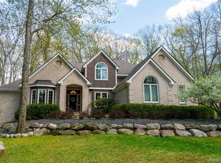 157 Winding Woods Trl, Brighton, MI 48114