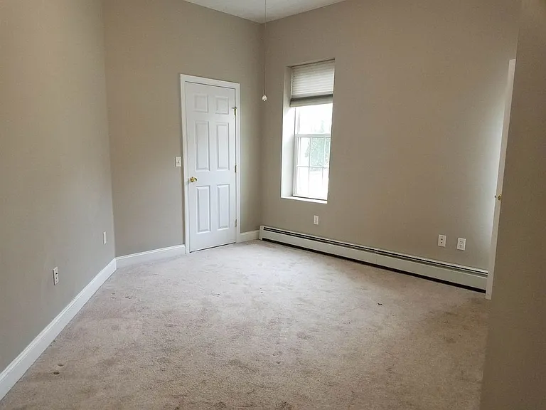 585 Beech St N #1 — Photo 9