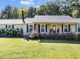 1104 Burkhalter Rd SE, Silver Creek, GA 30173