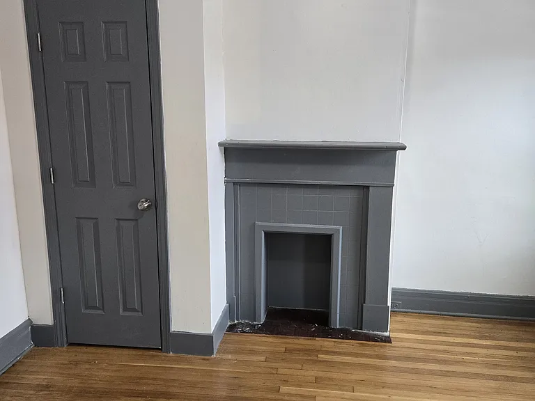 95 Catharine St #2 — Photo 6