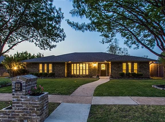 2nd image of 2385 Claridge Cir
