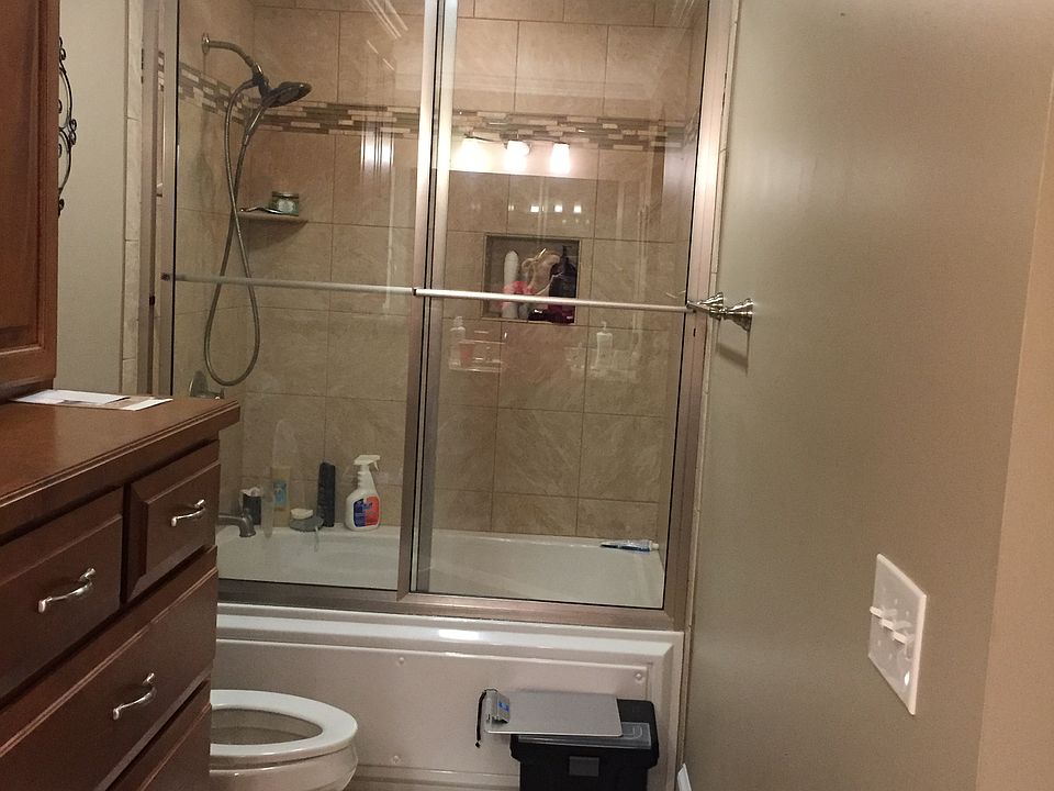 Master bath. Jetted tub