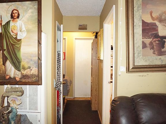 4th image of 2432 Dobern Ave
