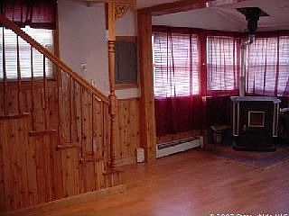 Large Living room w/pellet stove
