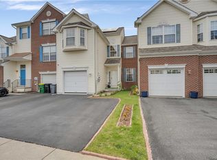 5578 Spring Ridge Dr W, Macungie, PA 18062