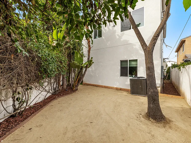 6323 Mesita Dr — Photo 2