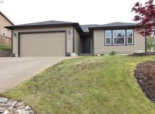 1939 NE Sunset St, Roseburg, OR