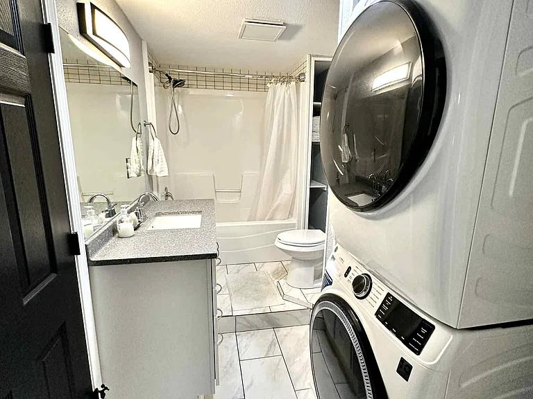1511 N Summit Ave #4 — Photo 7